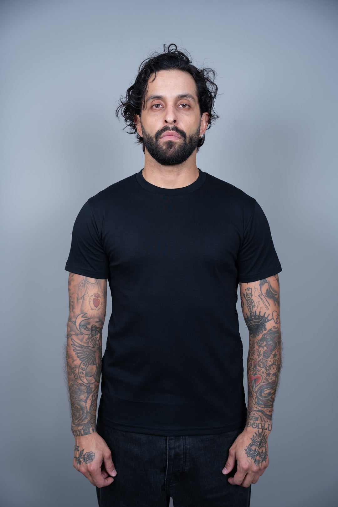 Camiseta blanca premium de algodón Pima peruano, lista para personalizar con logo o estampado